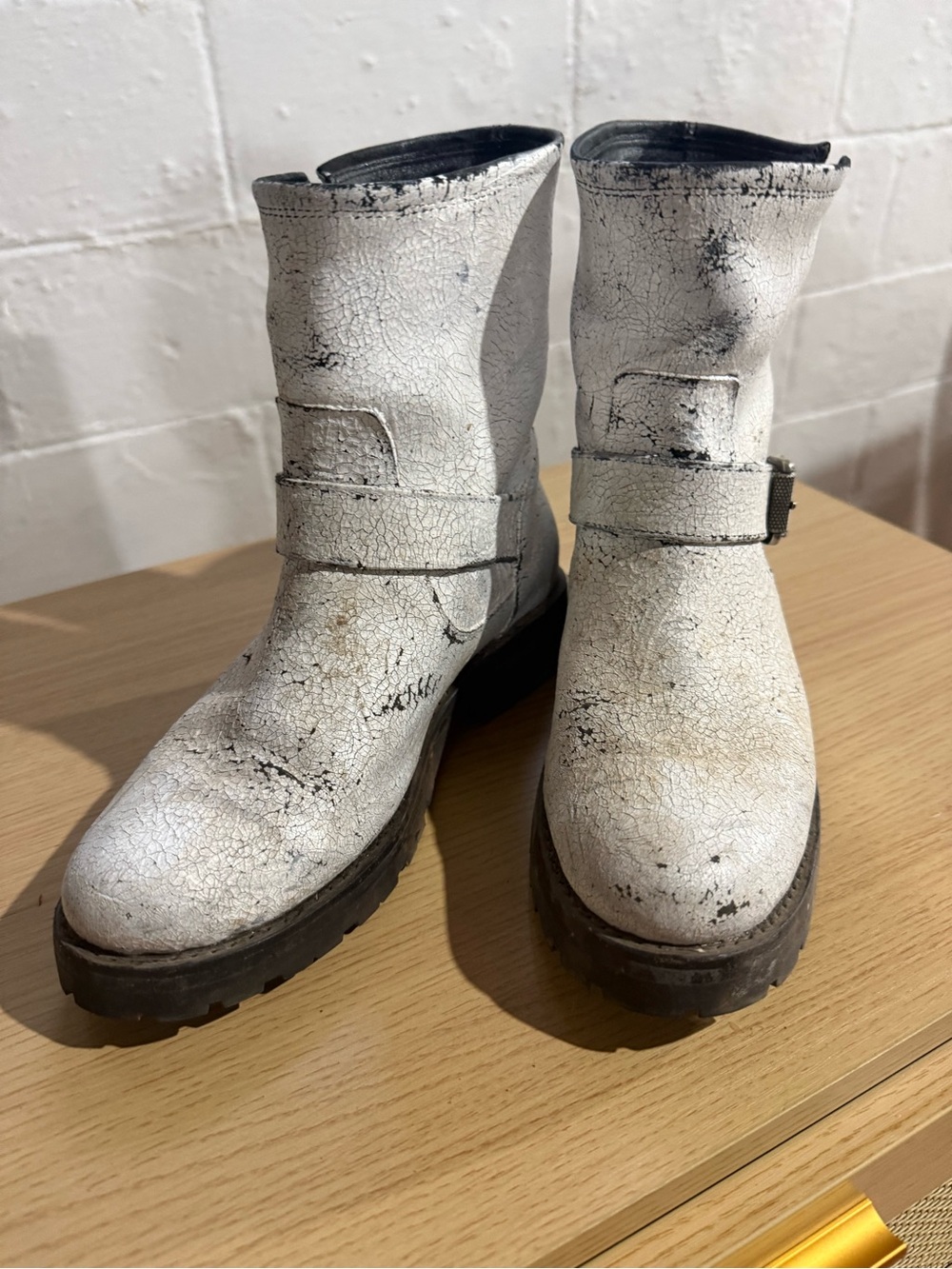 Frye White Crackle Textured Mid-Calf Women’s Boots size 6